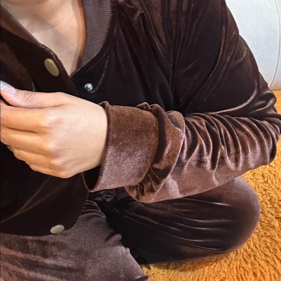 Retro-Chic Elegant Rich Brown Velvet Jacket + Cuffed Pants Set Boutique New - Picture 4 of 4